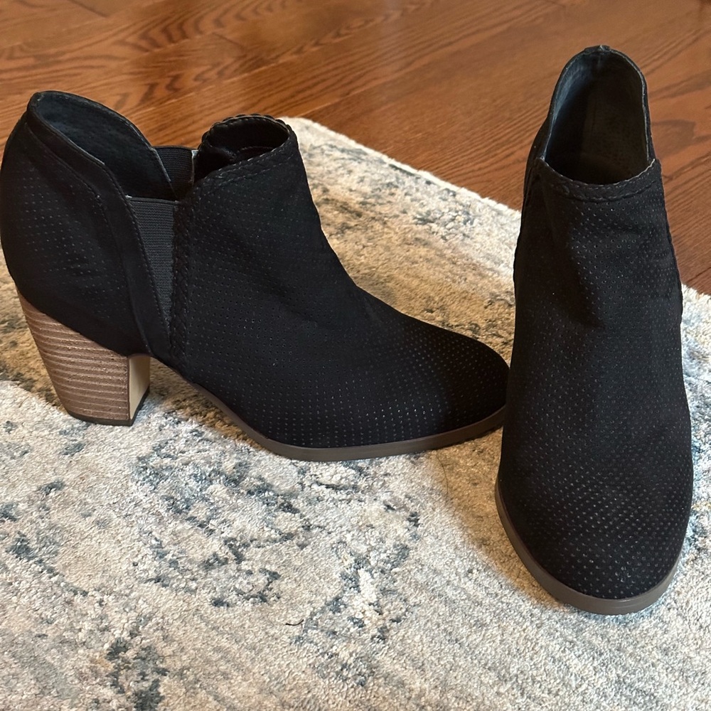 Crown Vintage Black Perforated Ankle Booties Block Heel Comfortable Casual